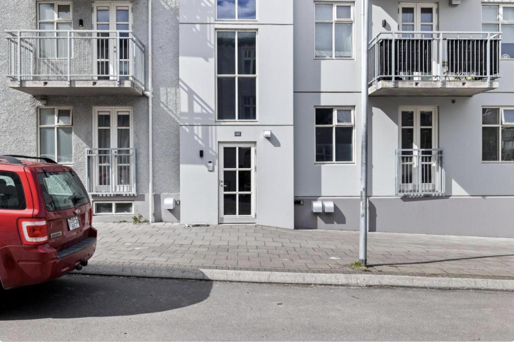 Cheerful Down Town Apartment Рейкьявик Экстерьер фото